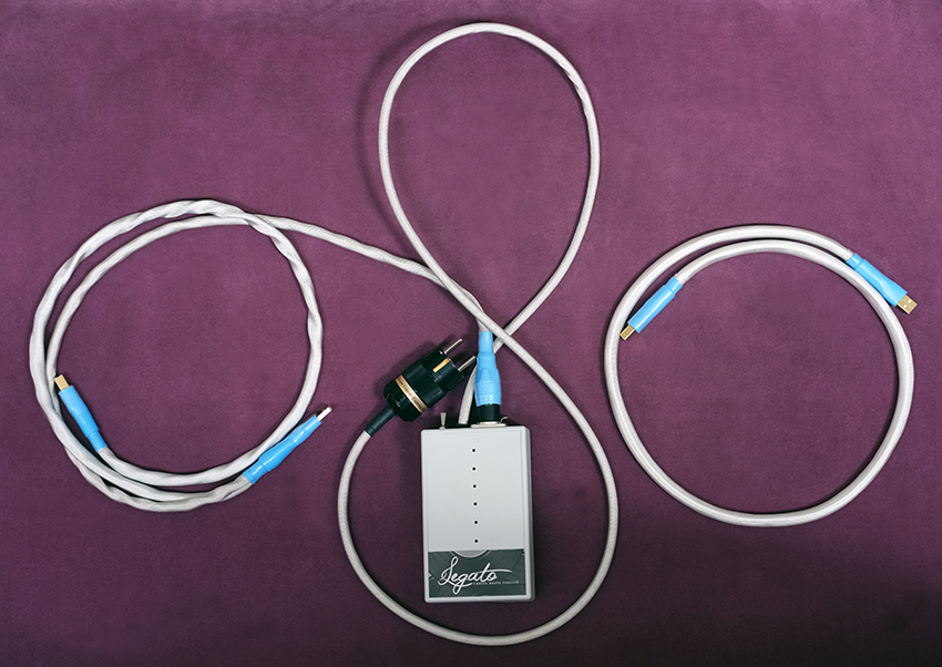 Les deux câbles USB Legato, l'alimenté et le non alimenté